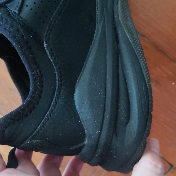 Clove Sneakers Black Sz 7 womens - Picture 4 of 4